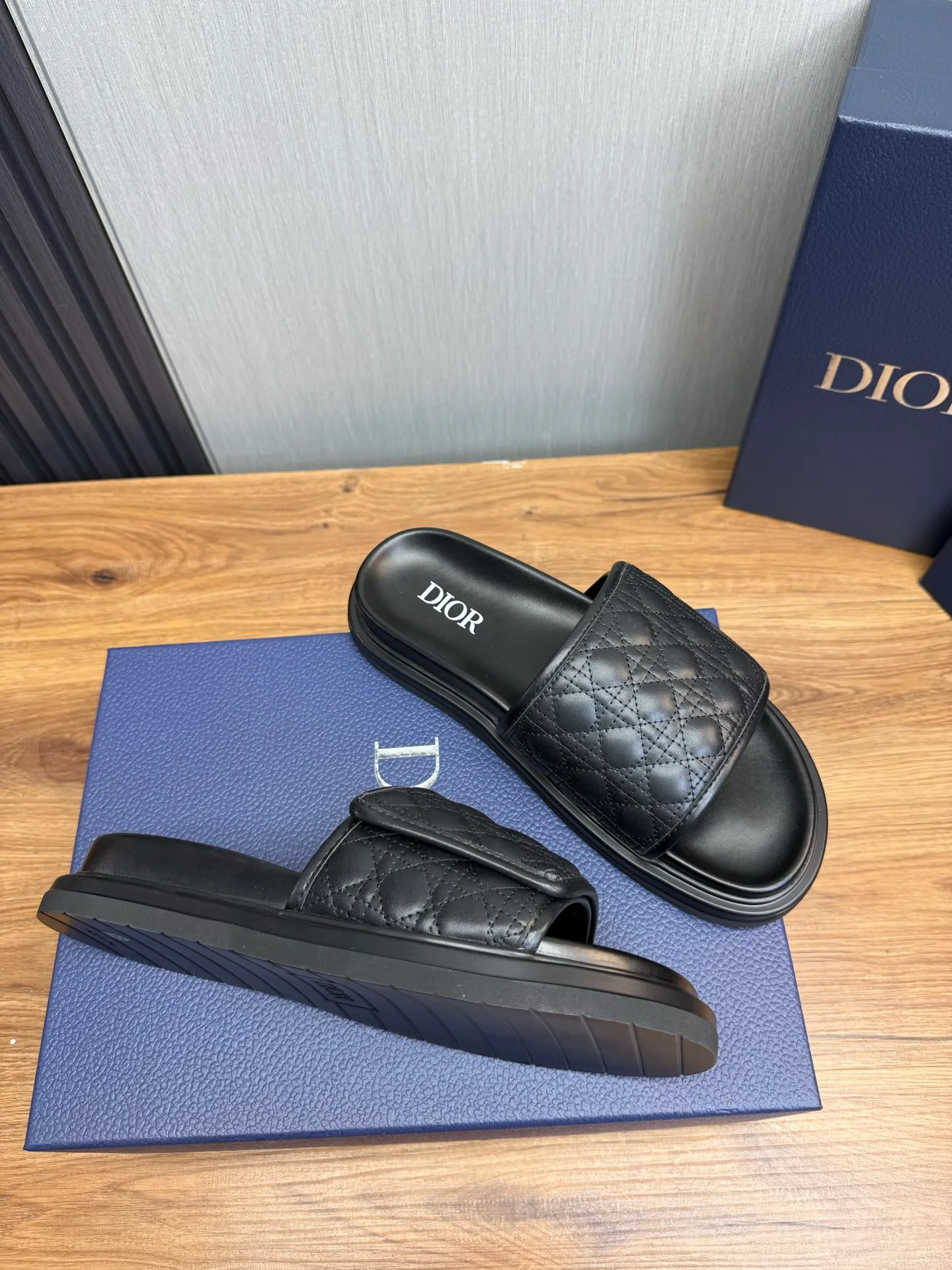 Men's shoes 💰280💰 Dior. Men's slippers 🩴Official website 1:1 production 38-45 yards 45 46 🉑️Customized original material shipped✅